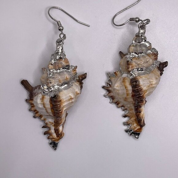 Natural Shell Dangle boho chic Earrings Detailing & Hook Closure - Picture 3 of 5